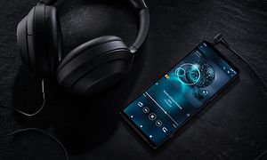 Sony Xperia 1 IV ja kuulokkeet