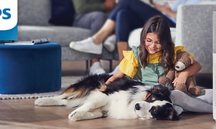 Philips air-ilmanpuhdistin, jonka vieressä on lapsi ja koira