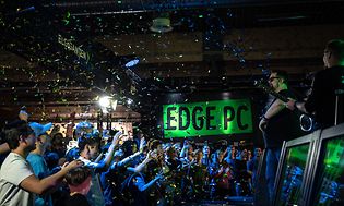 Innostunut yleisö Dreamhack-tapahtumassa
