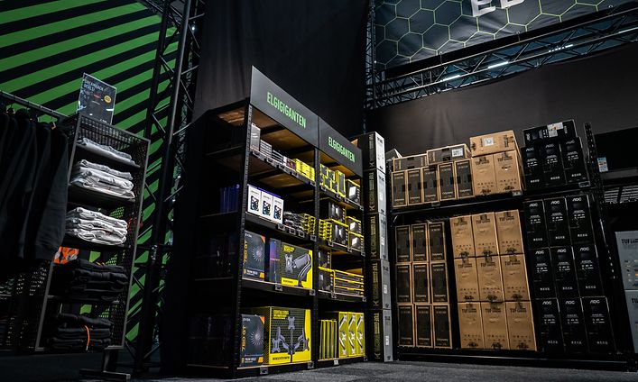 Gaming-hyllyt uudessa pelikaupassa
