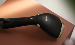 Philips Steamer 7000 -höyrystin valaistuna