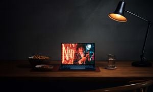 ZenBook 14 OLED -kannettava tietokone pöydällä