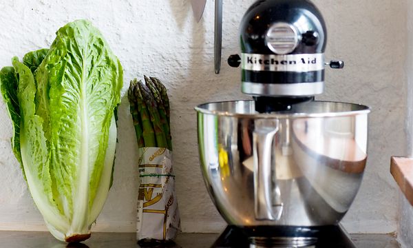 Ruoanlaitto - Kitchenaid-yleiskone keittiön työtasolla