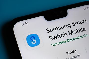 Samsung Smart Switch -sovellus puhelimen näytöllä