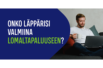 Mies istuu sohvalla kannettava sylissään ja vieressä mainosteksti Onko läppärisi valmiina lomaltapaluuseen?