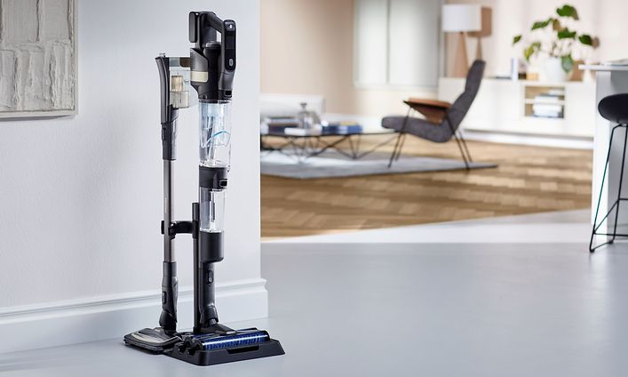 Philips AquaTrio 3-in-1 johdoton pölynimuri telakassaan