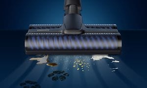 Kuvituskuva Philips AquaTrio -varsi-imurin suulakkeesta puhdistamassa