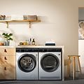 Electroluxin pyykinpesukone ja kuivausrumpu kodinhoitohuoneessa