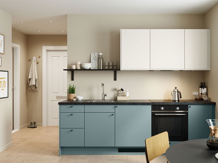 Epoq Trend -sininen keittiö  mustalla käyttötasolla ja valkoisilla kaapeilla