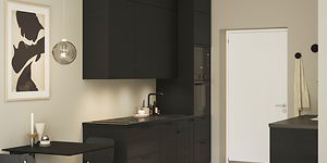 Epoq Edge Black Ash -keittiö mustaa saarnipuuta.