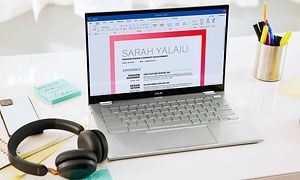 Google - Chromebook - Acer flip työpöydällä ja ansioluettelo esillä ruudulla