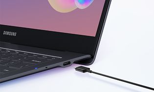 Monipuolinen USB-C-liitäntä lataa Galaxy Book S:n sekä jakaa virtaa muihin laitteisiin.