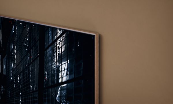 Lähikuva Samsung Neo QLED Gaming TV:n muotoilusta