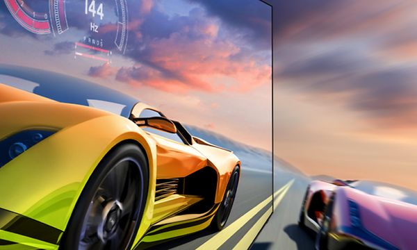 Kilpa-autopeli, jossa kaksi autoa ajaa 144 HZ:llä