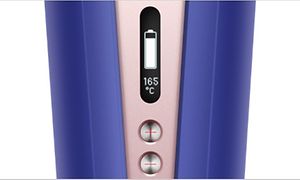 Lähikuva Dyson Corrale -suoristusraudan OLED-näytöstä
