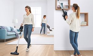 Nainen siivoaa eri puolilla taloa Bosch Unlimited 6 -pölynimurilla