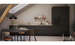 Moderni Epoq-keittiö, jossa mustat kaapistot ja beigen värinen työtaso