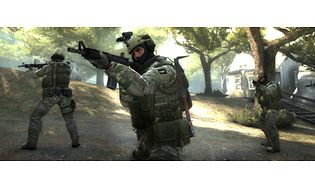 Kuvakaappaus kolmesta terroristista CS-GO-pelissä