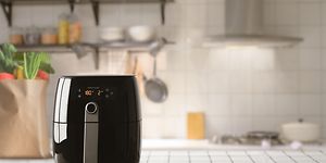Airfryer keittiön pöydällä