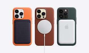 Kolme iPhonea erilaisilla Apple-lisävarusteilla