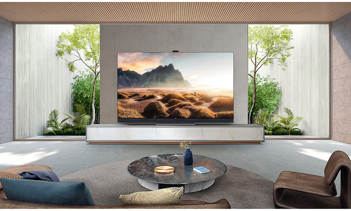 TCL 8K -televisio olohuoneessa