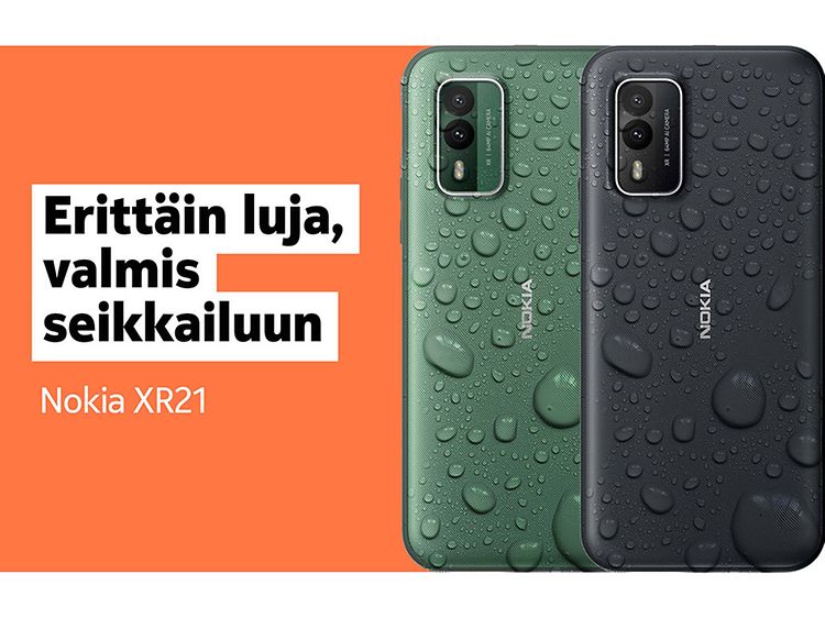 Nokia XR21 -banneri ja kaksi Nokia XR21 -älypuhelinta toistensa vieressä