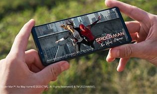 Spider-Man-elokuva Xperia 1 V -älypuhelimen näytöllä