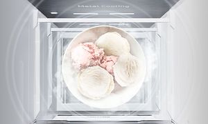 Samsung RZ32C7BB6WW -pakastin NoFrost-ominaisuudella sekä lähikuva jäätelöstä