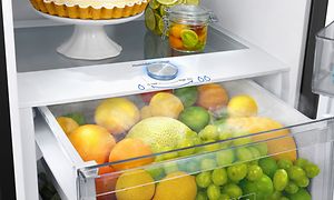 Samsung RR39C7BC6WW-EF -jääkaapin HumidityControl pitää hedelmät ja kasvikset viileinä
