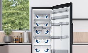 Keittiössä oleva Samsung RR39C7BC6WW-EF -jääkaappi All-around Cooling -omainaisuudella