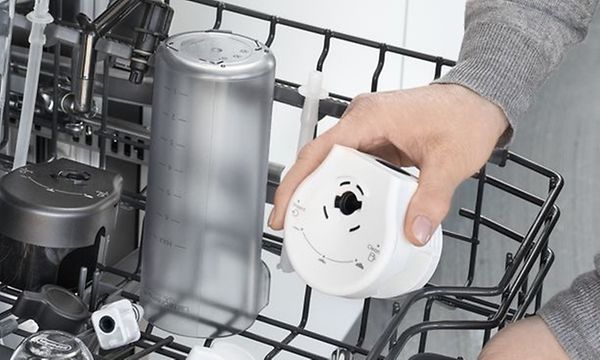 Delonghi Eletta Explore -kahvikoneen osat ovat konepestäviä