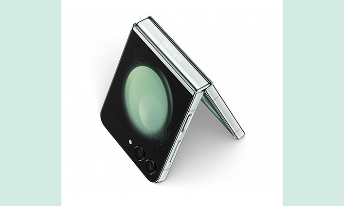Galaxy Z Flip5 suurella etunäytöllä