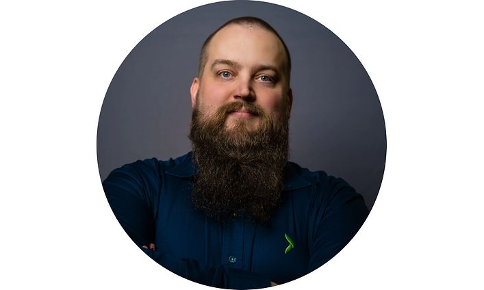 Henkilökuva Gigantin yritysmyynnin teknologiapuolen avustava myyntipäällikkö Teemu Ristilästä