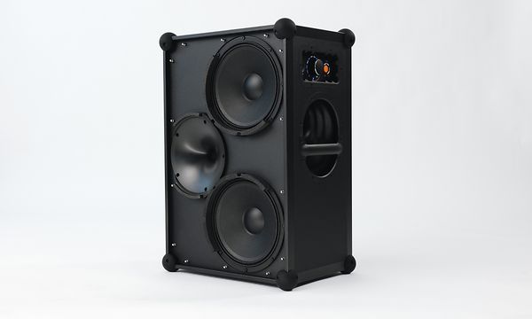 Soundboks 4 -tuotekuva ilman kauittimen eturitilää