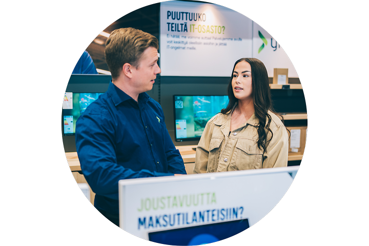yritysasiantuntija neuvoo asiakasta myymälässä