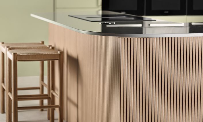 Epoq - Pillar - Lähikuva tammipuisesta Epoq-keittiöstä Natural Oak -sävyssä