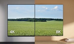 Samsung-television ruudulla näkyy maisemakuva, jonka toinen puoli on 4K-resoluutioinen ja toinen 8K