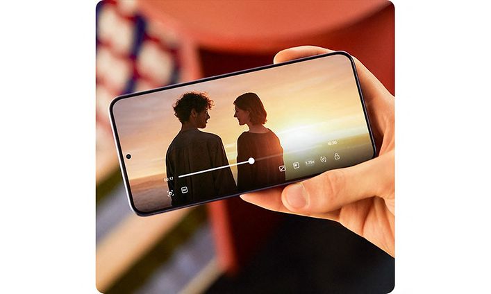 Galaxy S24+ -älypuhelimen kirkas näyttö