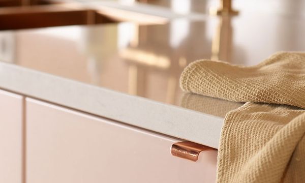 Epoq - Keittiö - Epoq Trend Blush -keittiö Silestone-työtasolla ja keittiöpyyhe - Teaser-kuva