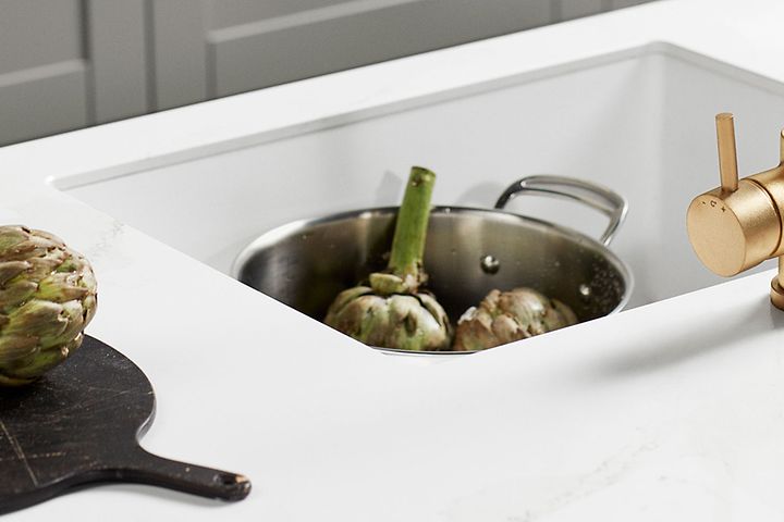 EPOQ Shaker Steel Grey -keittiö Silestone-työtasolla