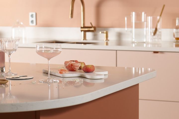 Epoq - Keittiö - Epoq Trend Blush -keittiö Silestone-työtasolla