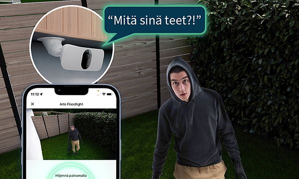 Arlo-valonheitinkamera ja reaaliaikainen puhe