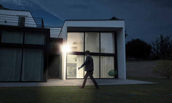 Netatmo presence smart- turvakamera ulkotiloihin - Turvakamera kohdevaloilla ja valonheittimillä?