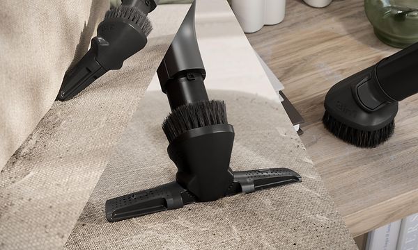 Electrolux 800 -pölynimurin 3-in-1 -suulake ja teleskooppiputki mahdollistavat mm. kalusteiden imuroinnin