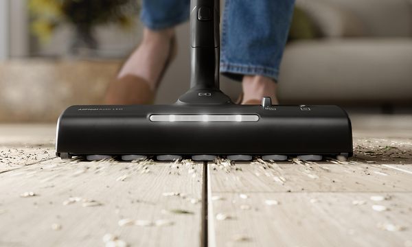 Lähikuva Electrolux 800 -pölynimurin AllFloor Auro LED -suulakeesta