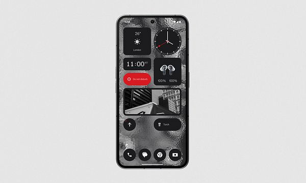 Nothing Phone -puhelin harmaata taustaa vasten