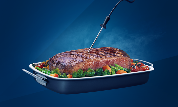 Naudanpaisti ja vihanneksia paistoastiassa, jotka on kypsennetty Beko CookSense -toiminnon avulla