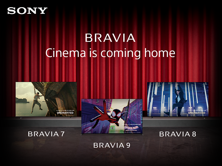 Kolme Sony Bravia-televisiota sekä teksti; Cinema is coming home