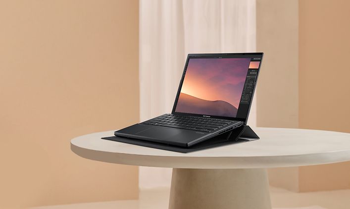 Asus Zenbook DUO OLED tarjoaa tehokkaan suorituskyvyn