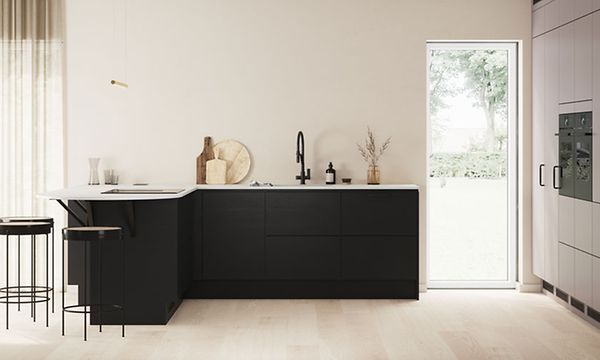 Epoq - Keittiö ilman yläkaappeja - Epoq Trend Taupe ja Pure Matt Black -keittiö